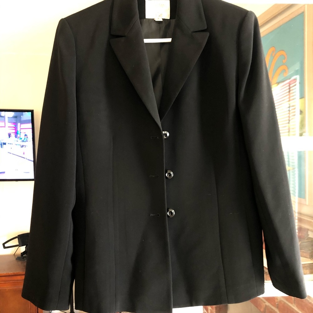 Black blazer - start a work/office wardrobe